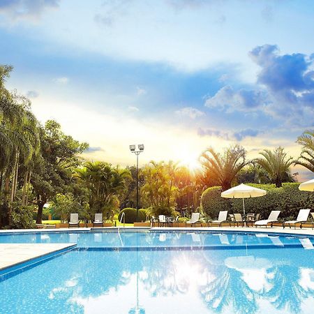 Hotel Transamerica Sao Paulo Bagian luar foto The pool at the hotel