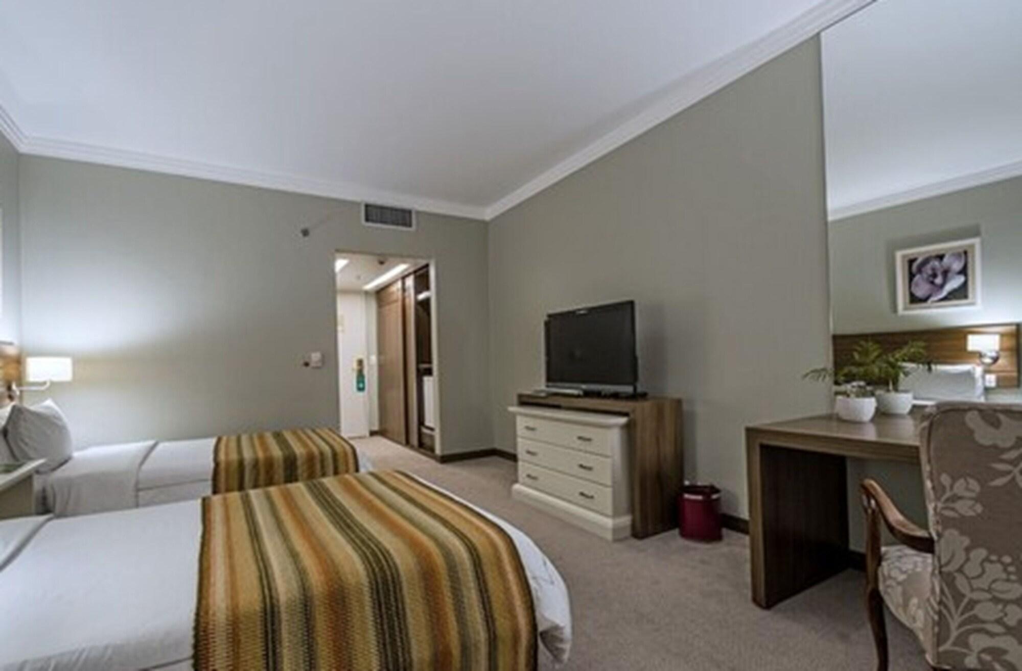 Hotel Transamerica Sao Paulo Bagian luar foto A room at the hotel