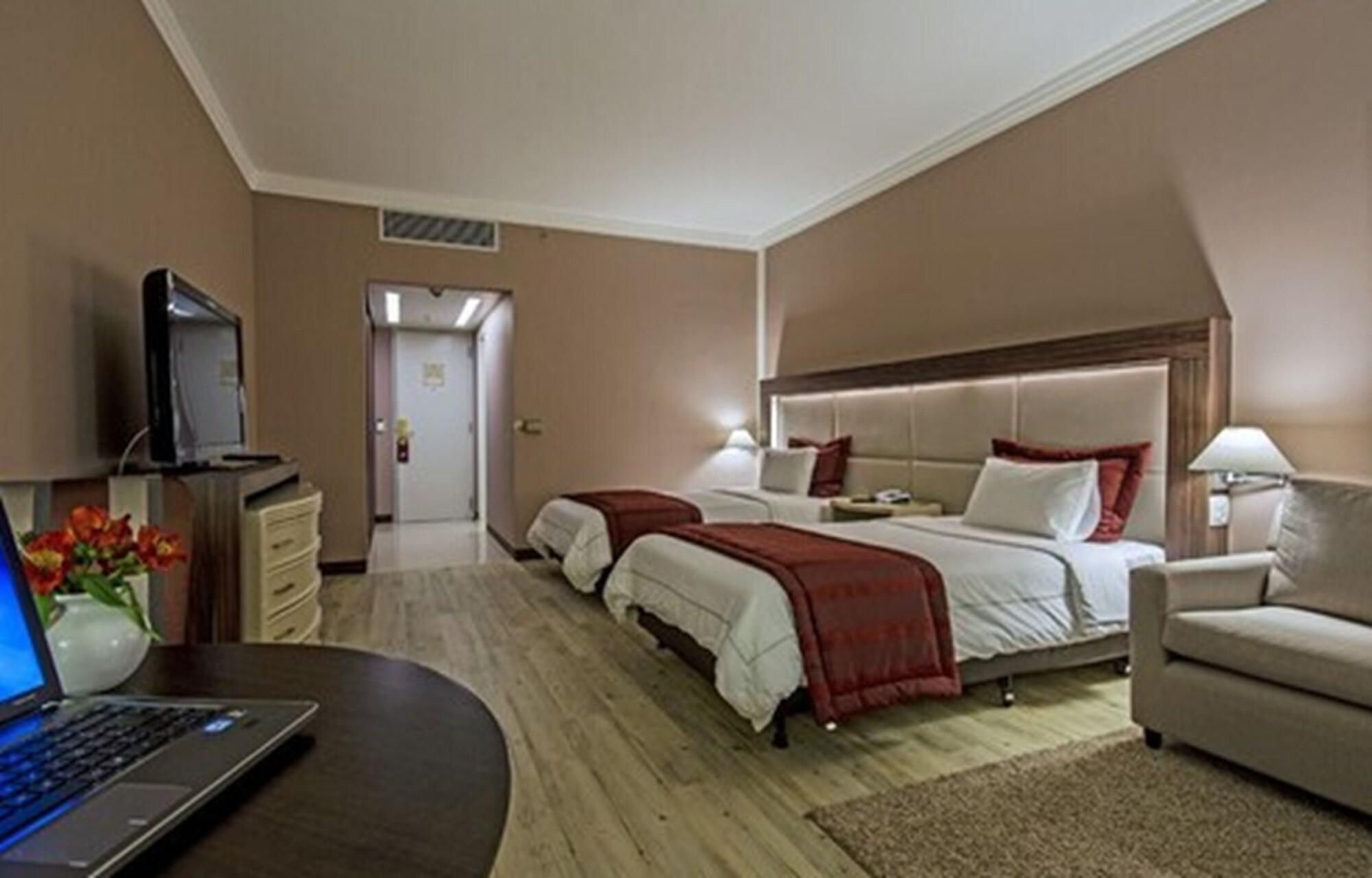 Hotel Transamerica Sao Paulo Bagian luar foto A room at the hotel