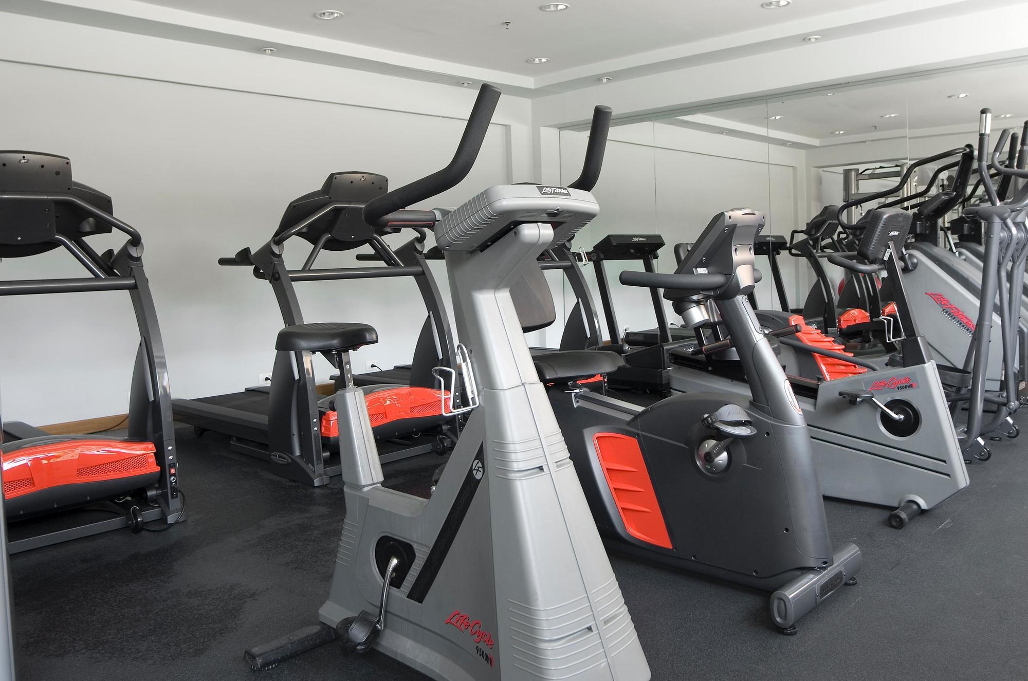 Hotel Transamerica Sao Paulo Bagian luar foto The gym at the school