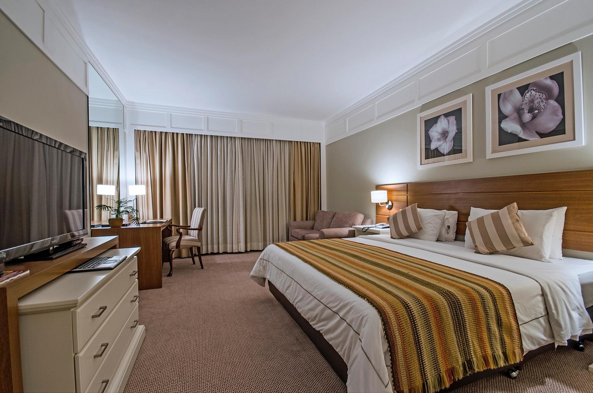 Hotel Transamerica Sao Paulo Bagian luar foto A room at the hotel