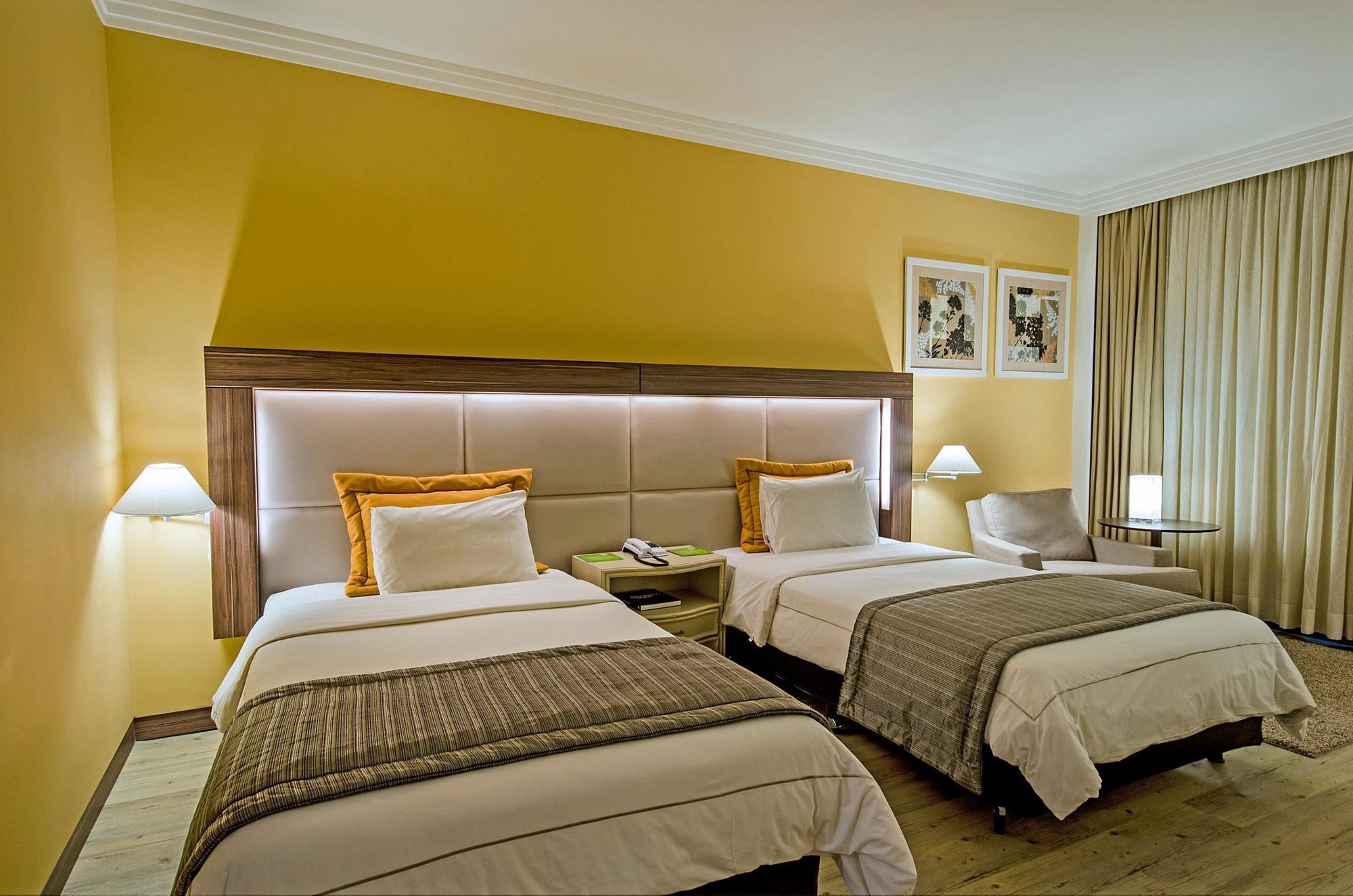 Hotel Transamerica Sao Paulo Bagian luar foto A room at the hotel