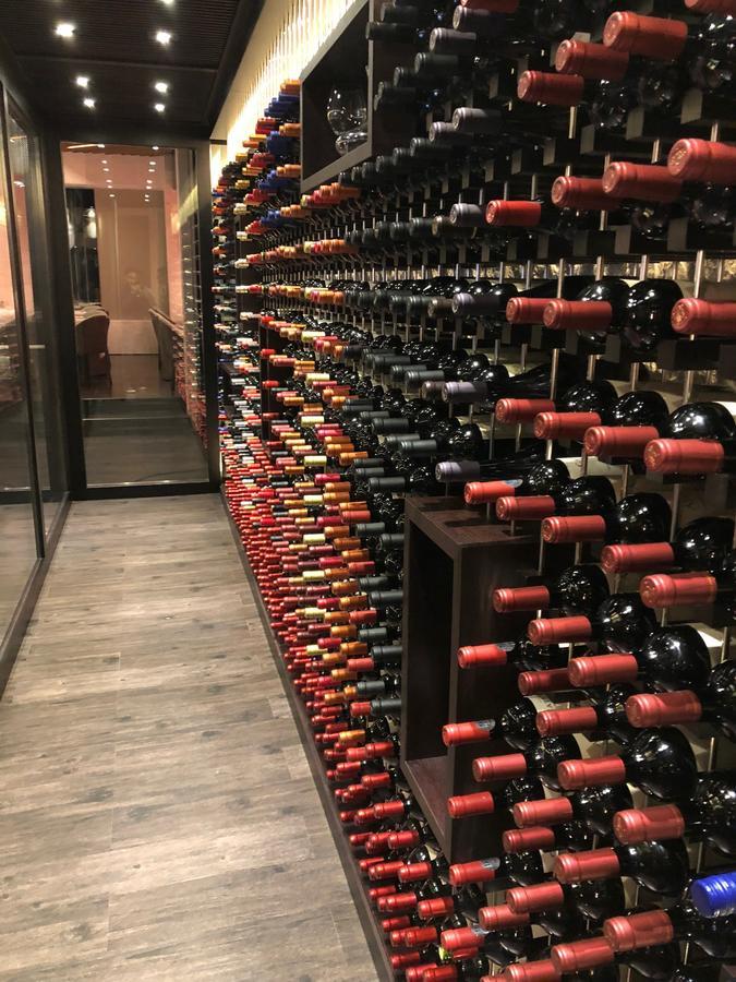 Hotel Transamerica Sao Paulo Bagian luar foto Wine cellar at the restaurant