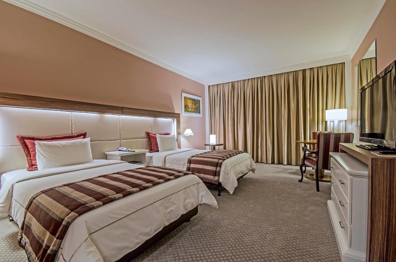 Hotel Transamerica Sao Paulo Ruang foto A guest room at the hotel