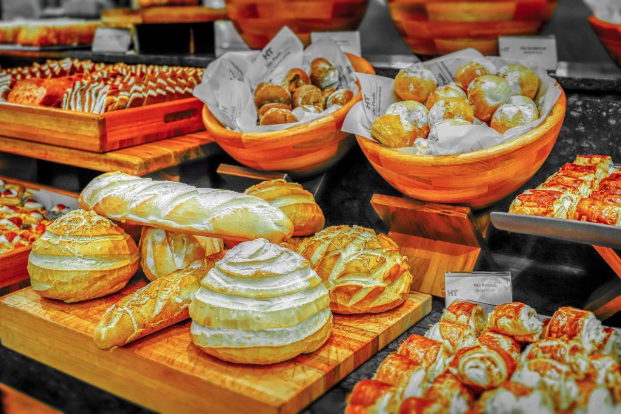 Hotel Transamerica Sao Paulo Bagian luar foto A selection of pastries