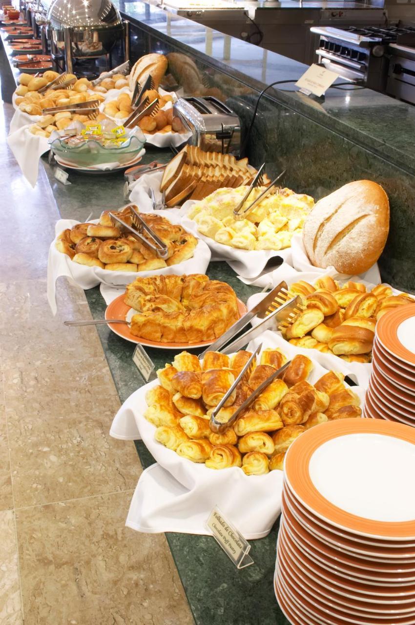 Hotel Transamerica Sao Paulo Bagian luar foto A selection of bread and pastry