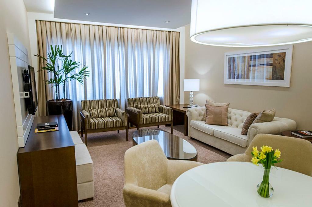 Hotel Transamerica Sao Paulo Bagian luar foto A living room in a suite at the Ritz-Carlton, Dubai